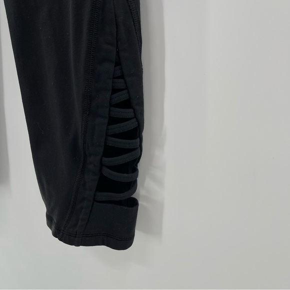 Athleta Black Chaturanga Criss Cross Capri Size Medium - Picture 3 of 8